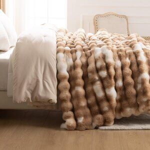 Cozy Faux Fur Throw Blanket  60 x 80